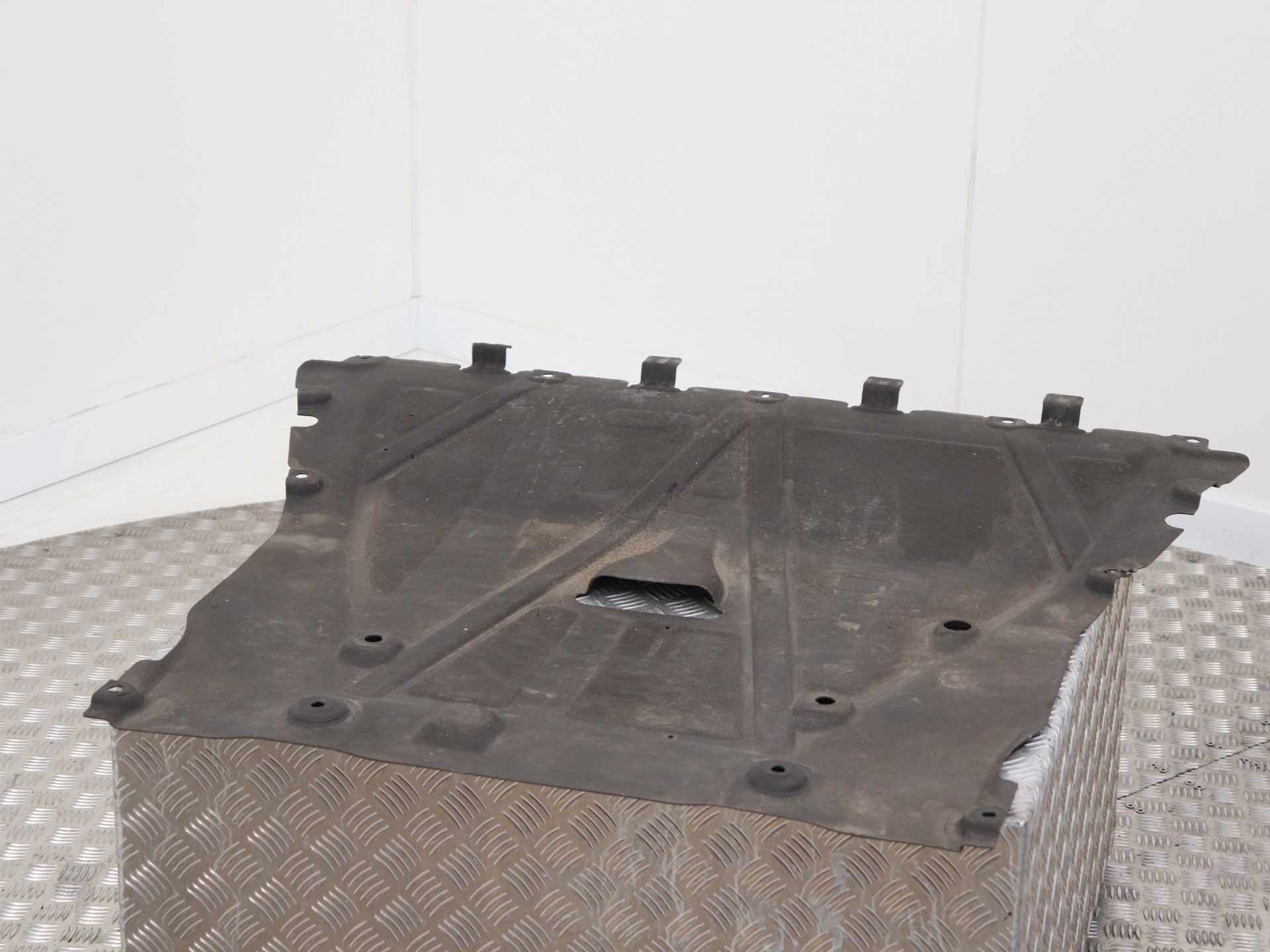 Engine protection panel Renault Clio V 1.6 E-Tech 145 16V - 758924134R