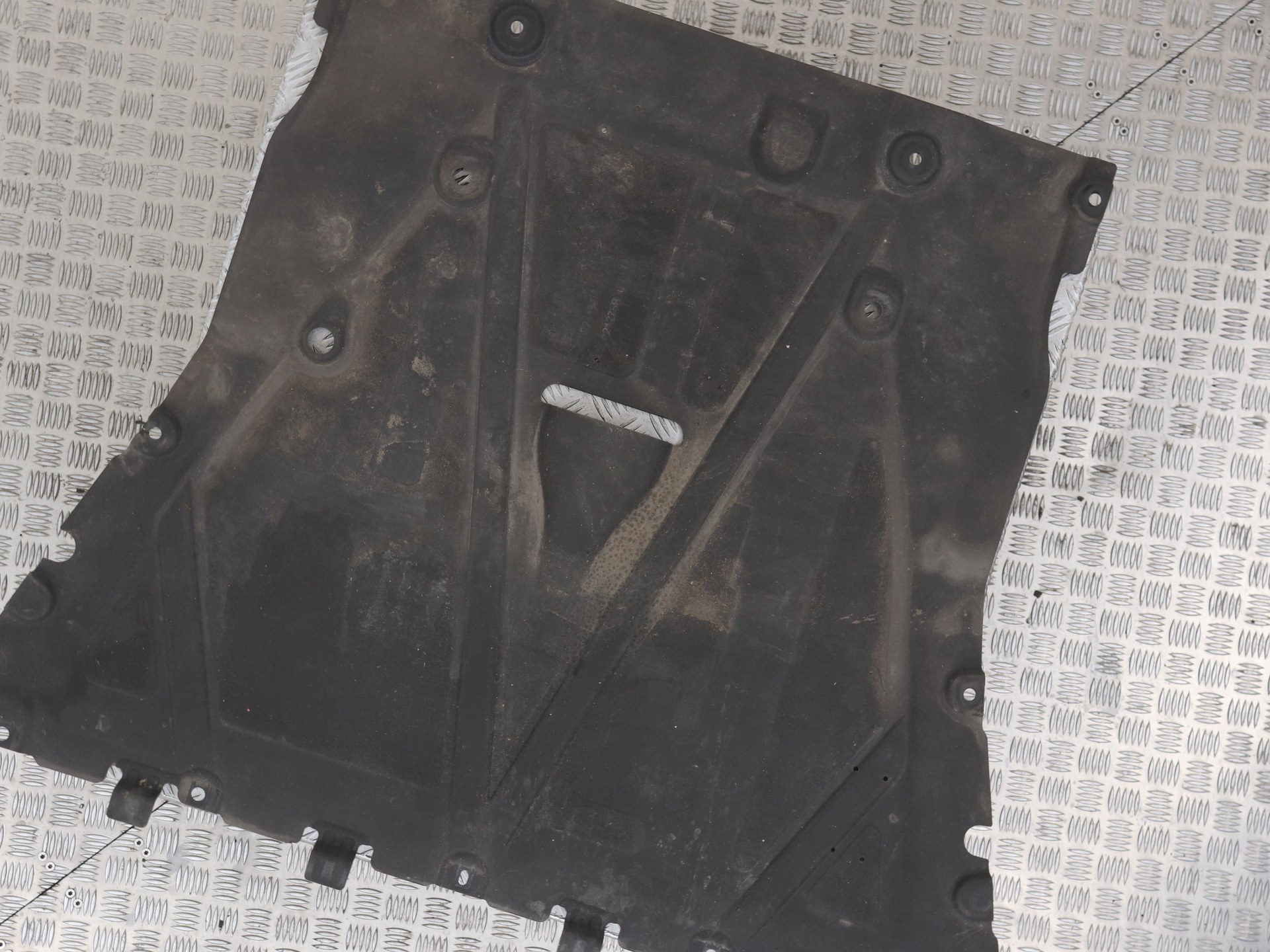 Engine protection panel Renault Clio V 1.6 E-Tech 145 16V - 758924134R