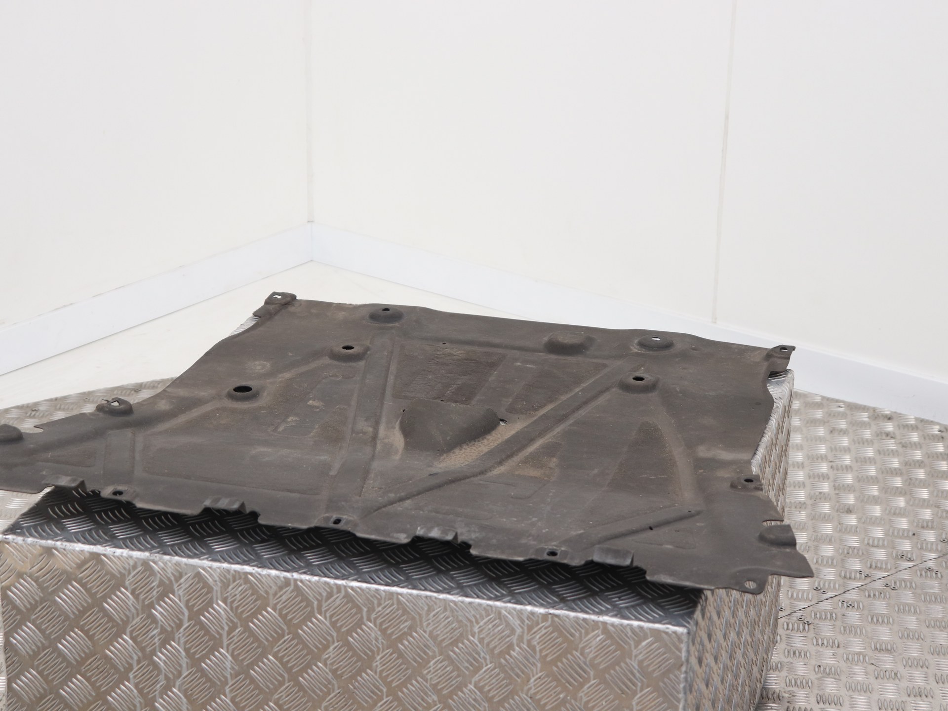 Engine protection panel Renault Clio V 1.6 E-Tech 145 16V - 758924134R