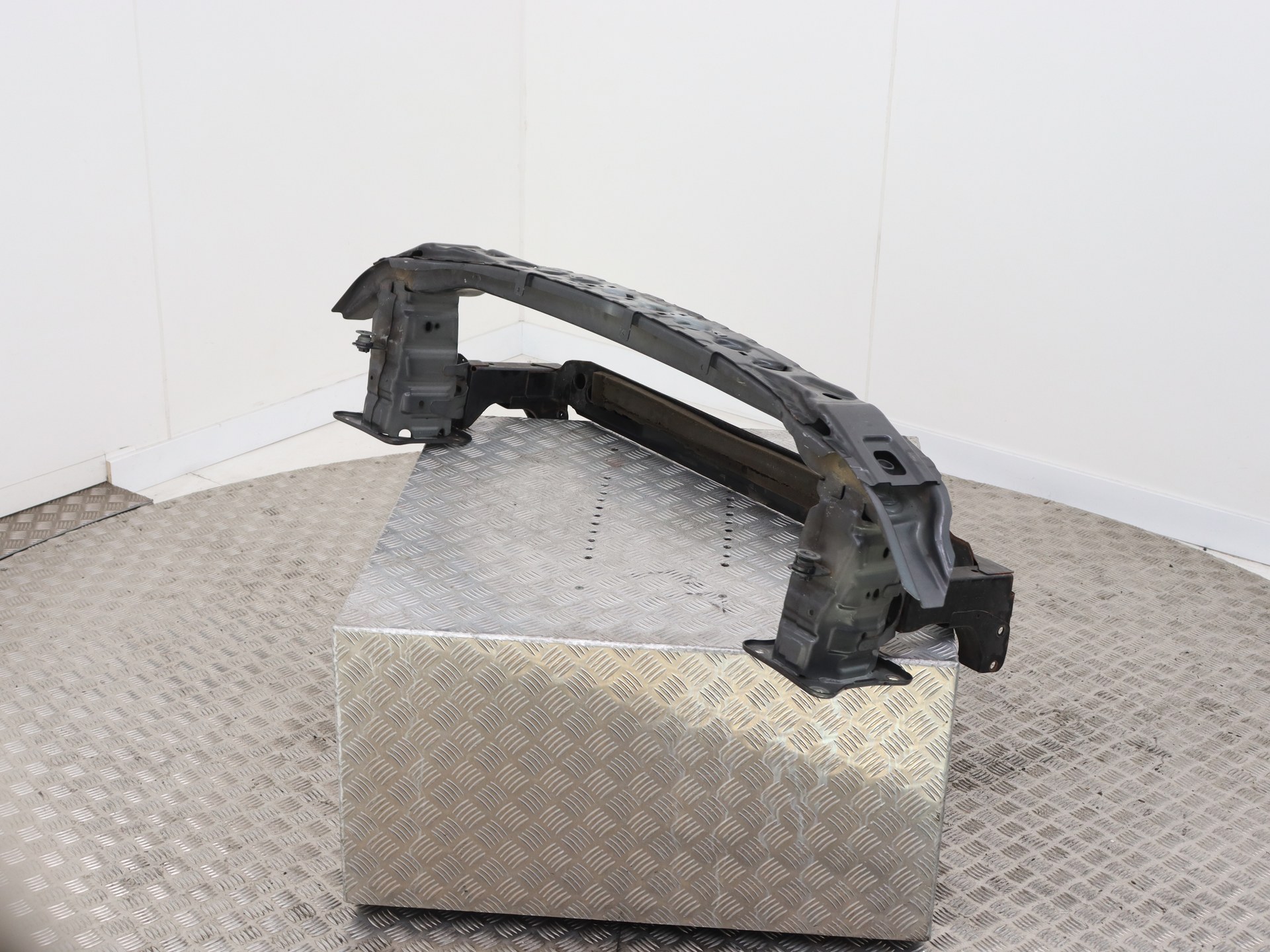 Front bumper frame Ford Kuga II 1.5 EcoBoost 16V 150 - 1857412 FOMOCO