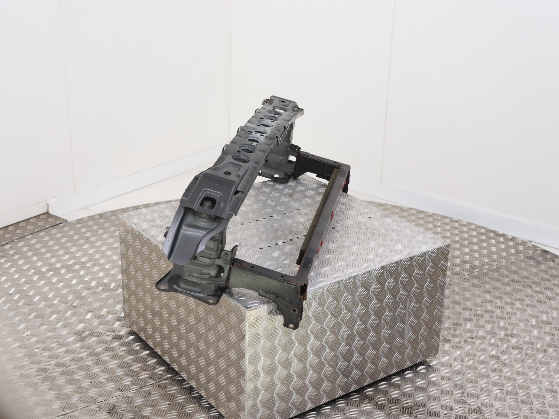Front bumper frame Ford Kuga II 1.5 EcoBoost 16V 150 - 1857412 FOMOCO