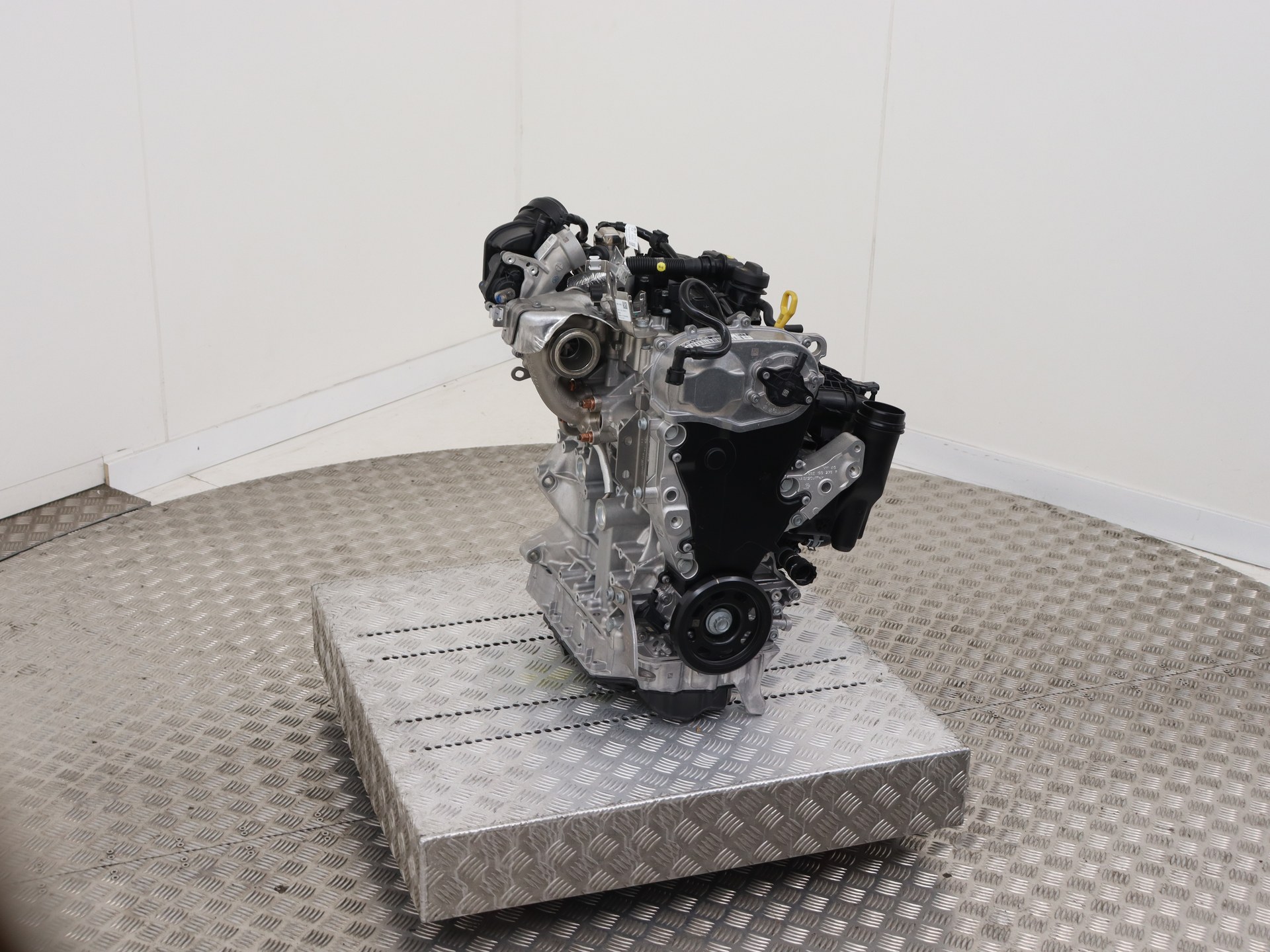 Engine Volkswagen Tiguan 1.5 TSI eHybrid 204 - 05E100010DL DUC