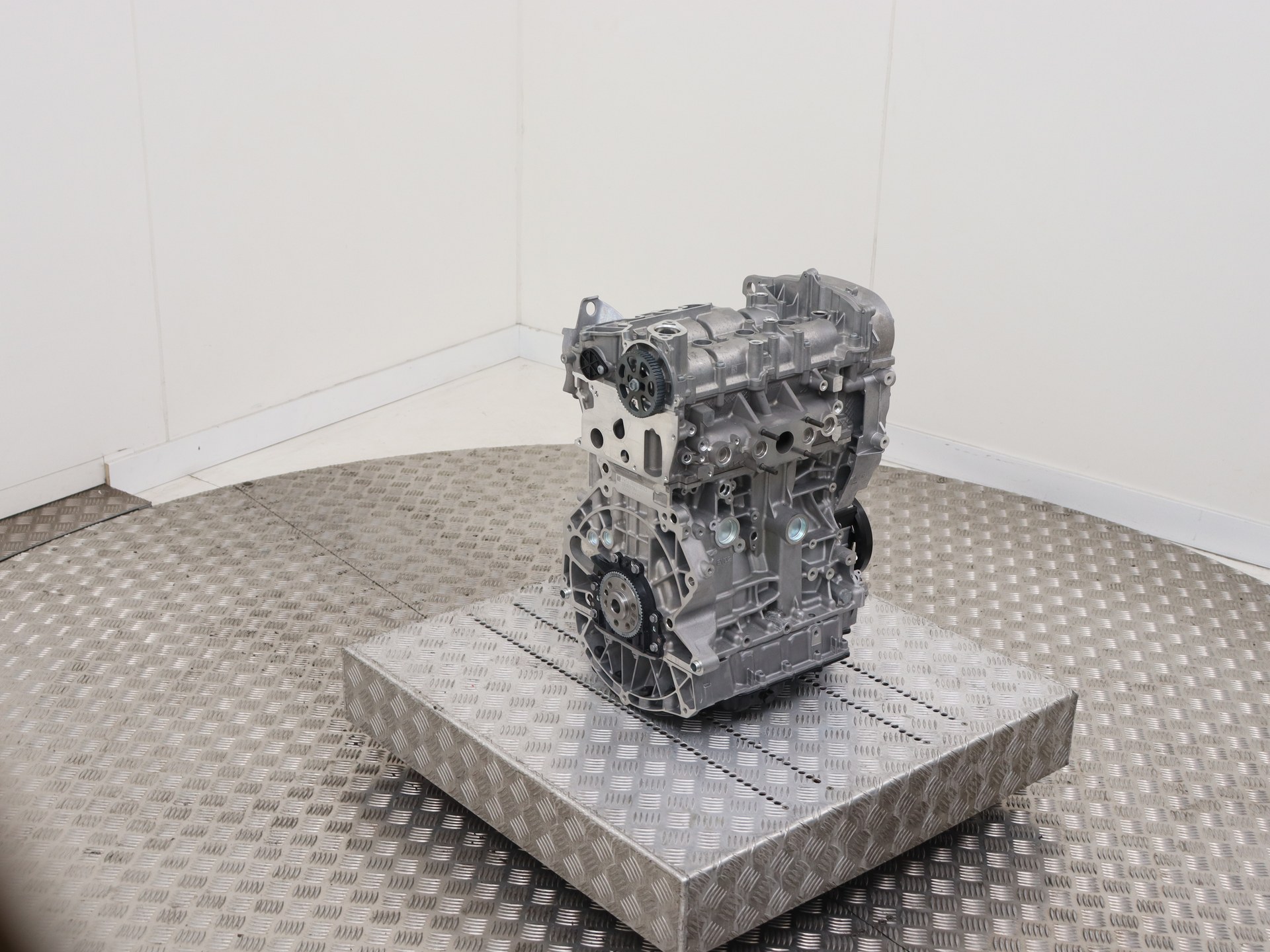 Engine Volkswagen Tiguan 1.5 TSI eHybrid 204 - 05E100010DL DUC