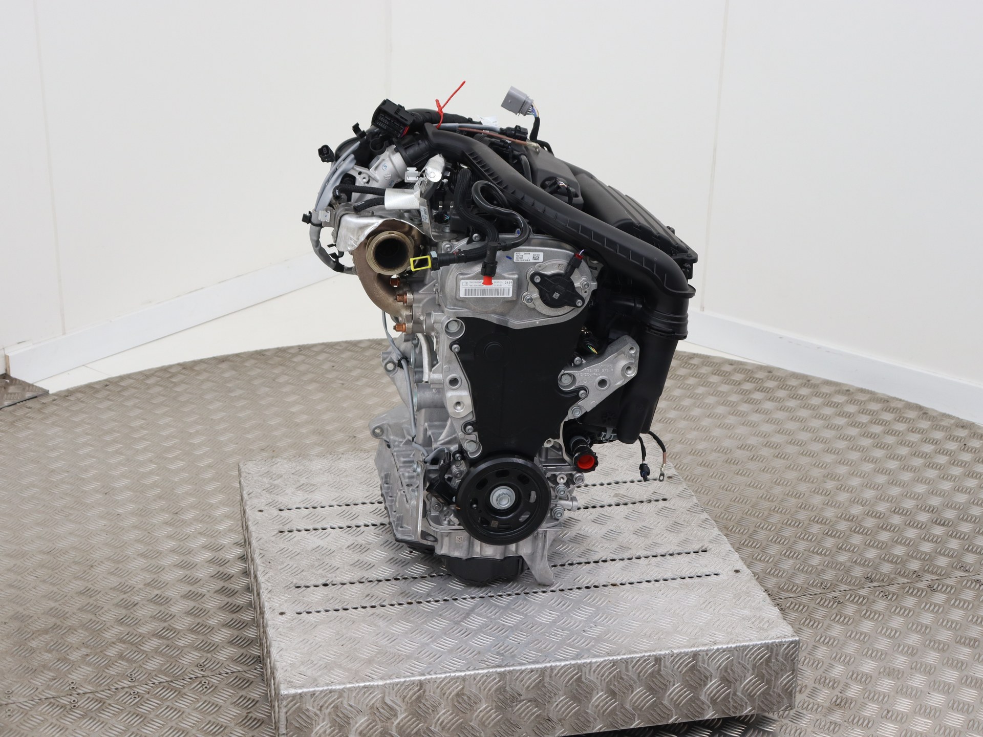 Engine Volkswagen Golf VIII 1.5 eHybrid 16V - 05E100032L DUC