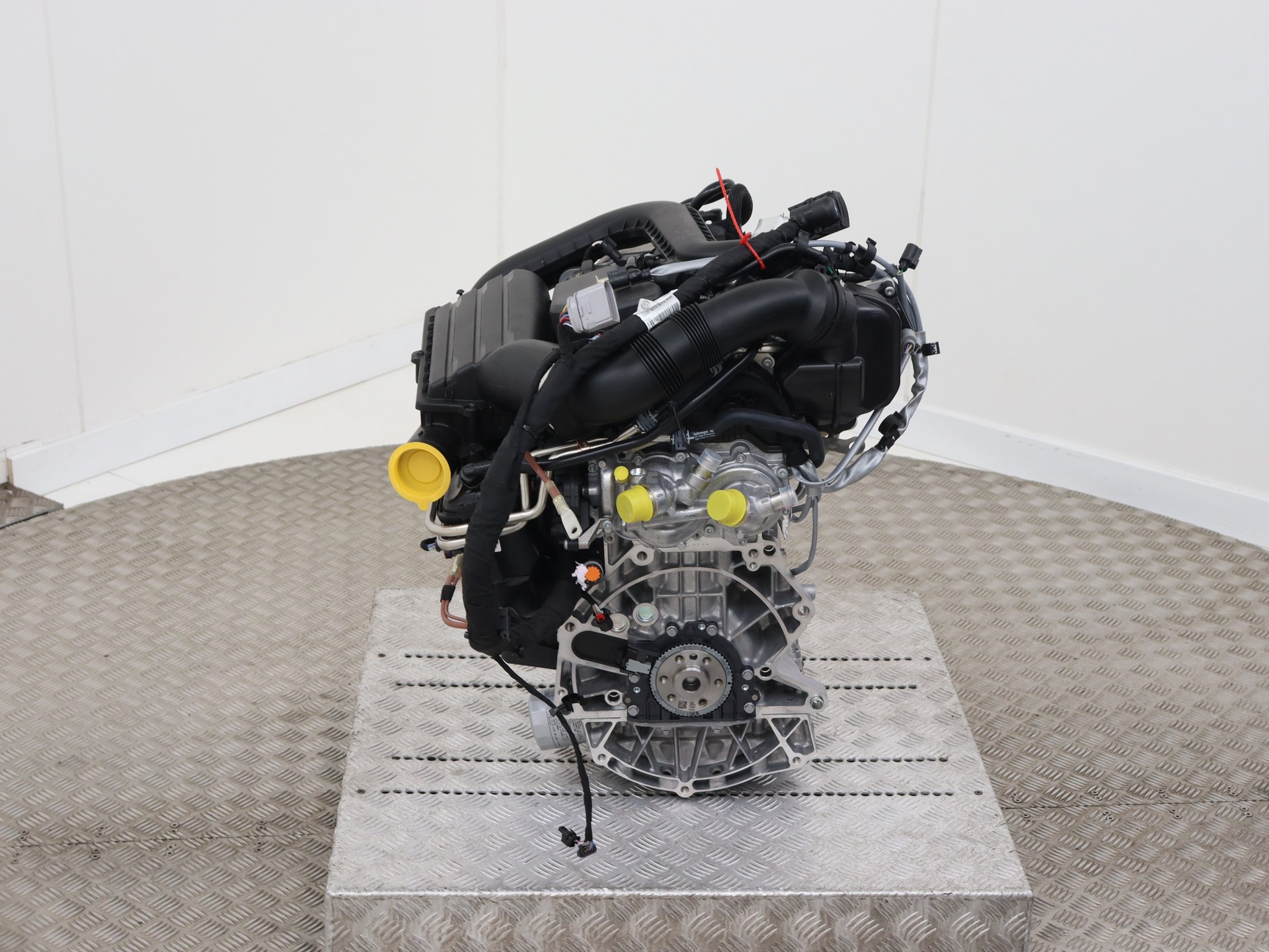 Engine Volkswagen Golf VIII 1.5 eHybrid 16V - 05E100032L DUC