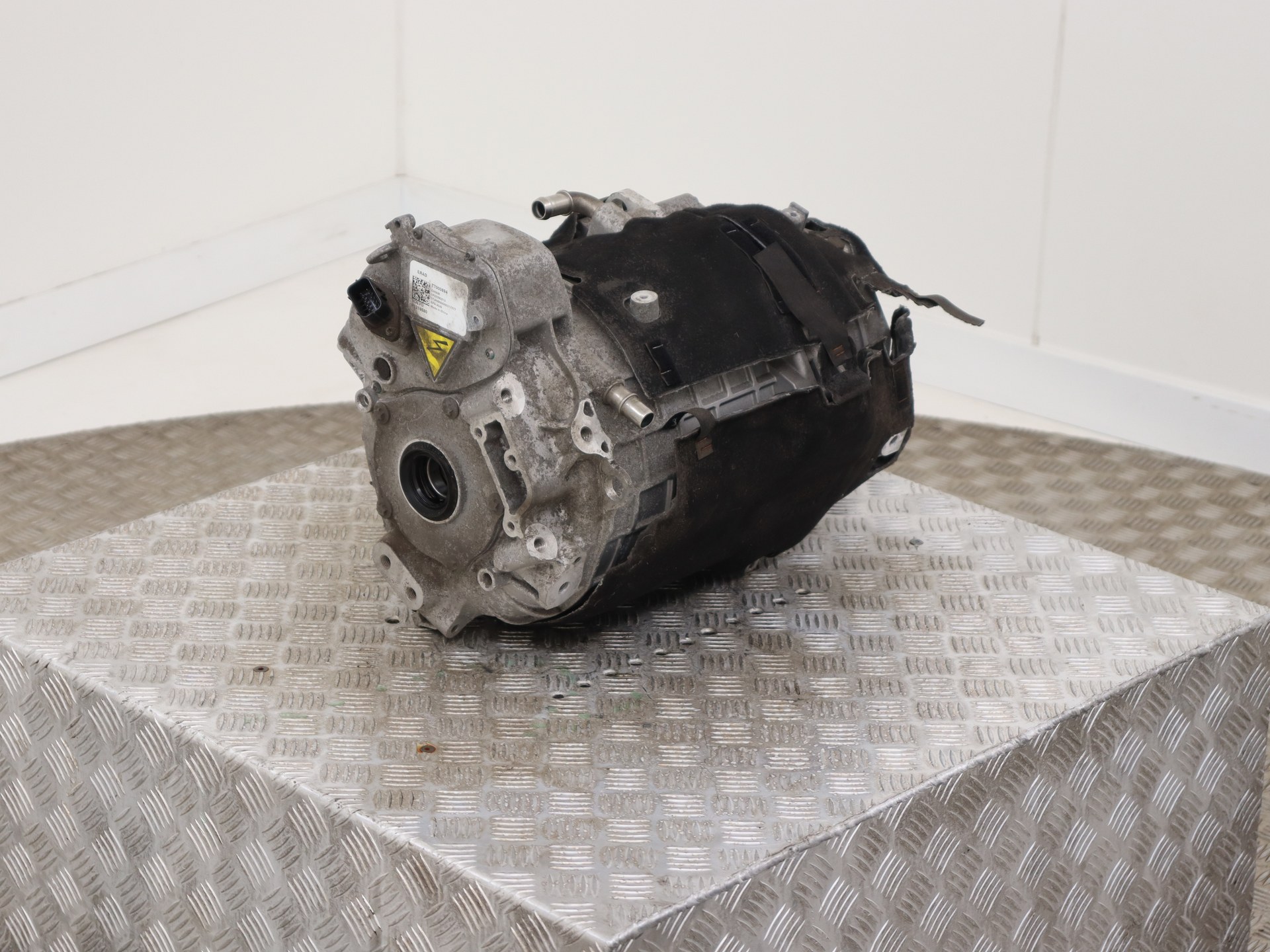 Electric motor electric car Volvo XC40 Recharge AWD - 36003356 VOLVO EAD31