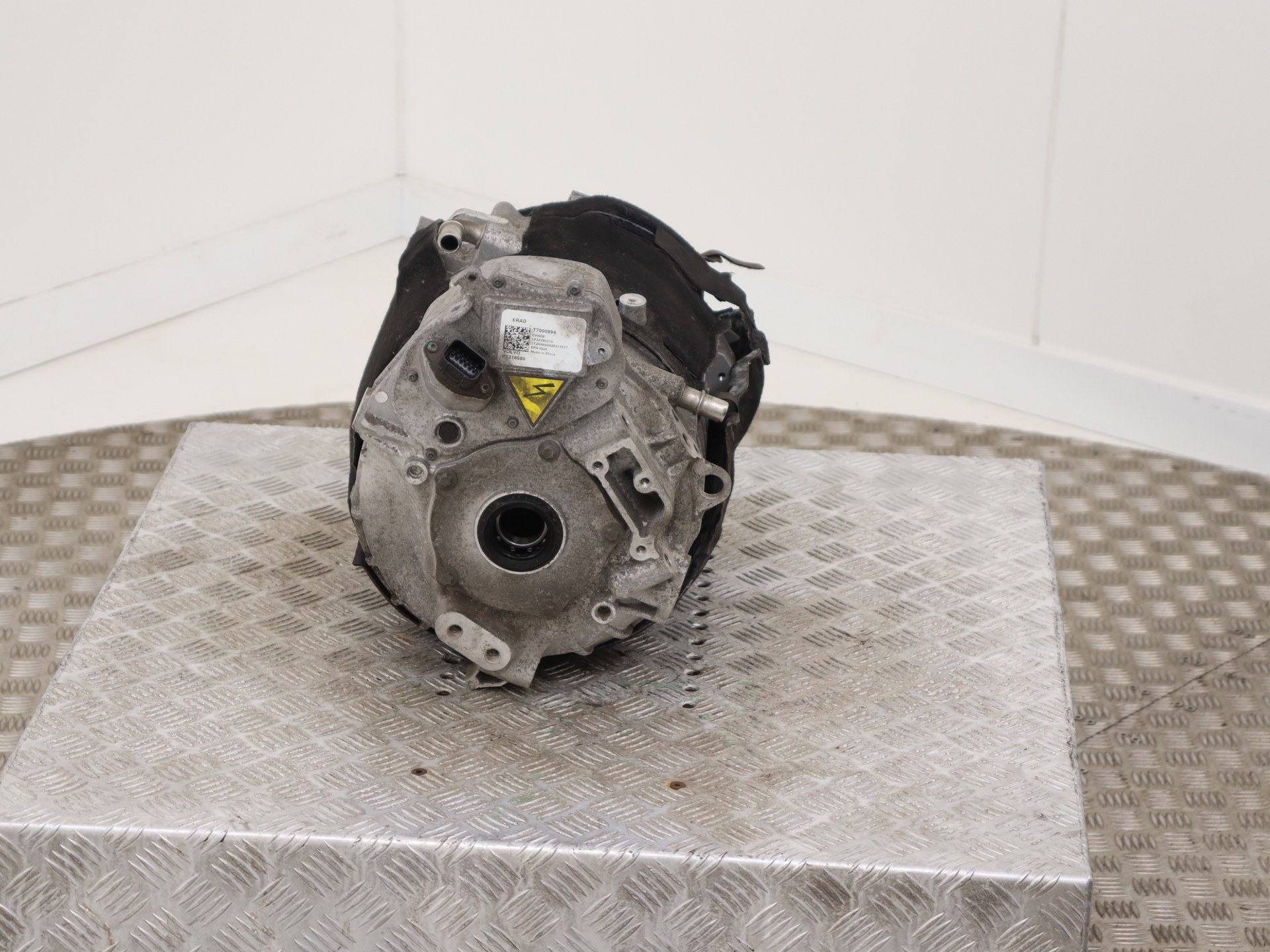 Electric motor electric car Volvo XC40 Recharge AWD - 36003356 VOLVO EAD31