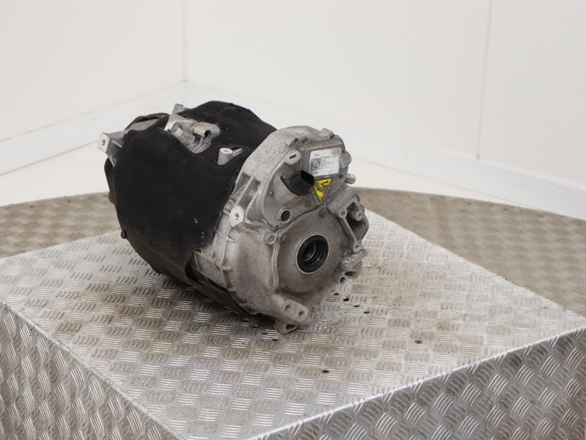 Electric motor electric car Volvo XC40 Recharge AWD - 36003356 VOLVO EAD31
