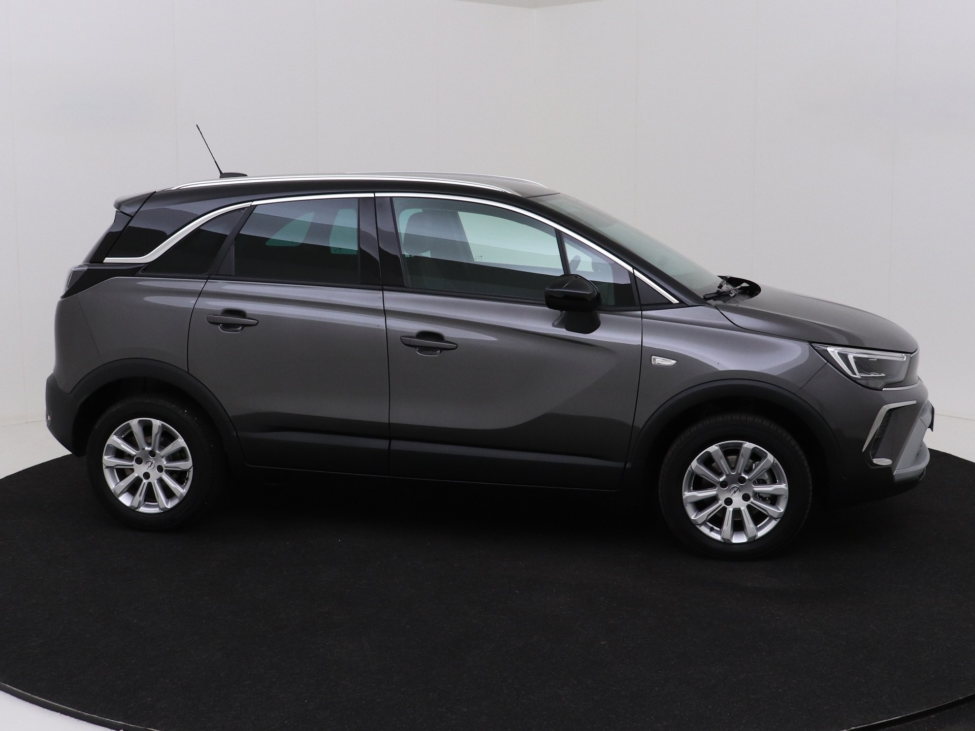 Opel Crossland 1.2 130pk Aut. Elegance / Camera / Climate control / Navi van CarSelexy dealer Abswoude Autopromenade in Noordwijk