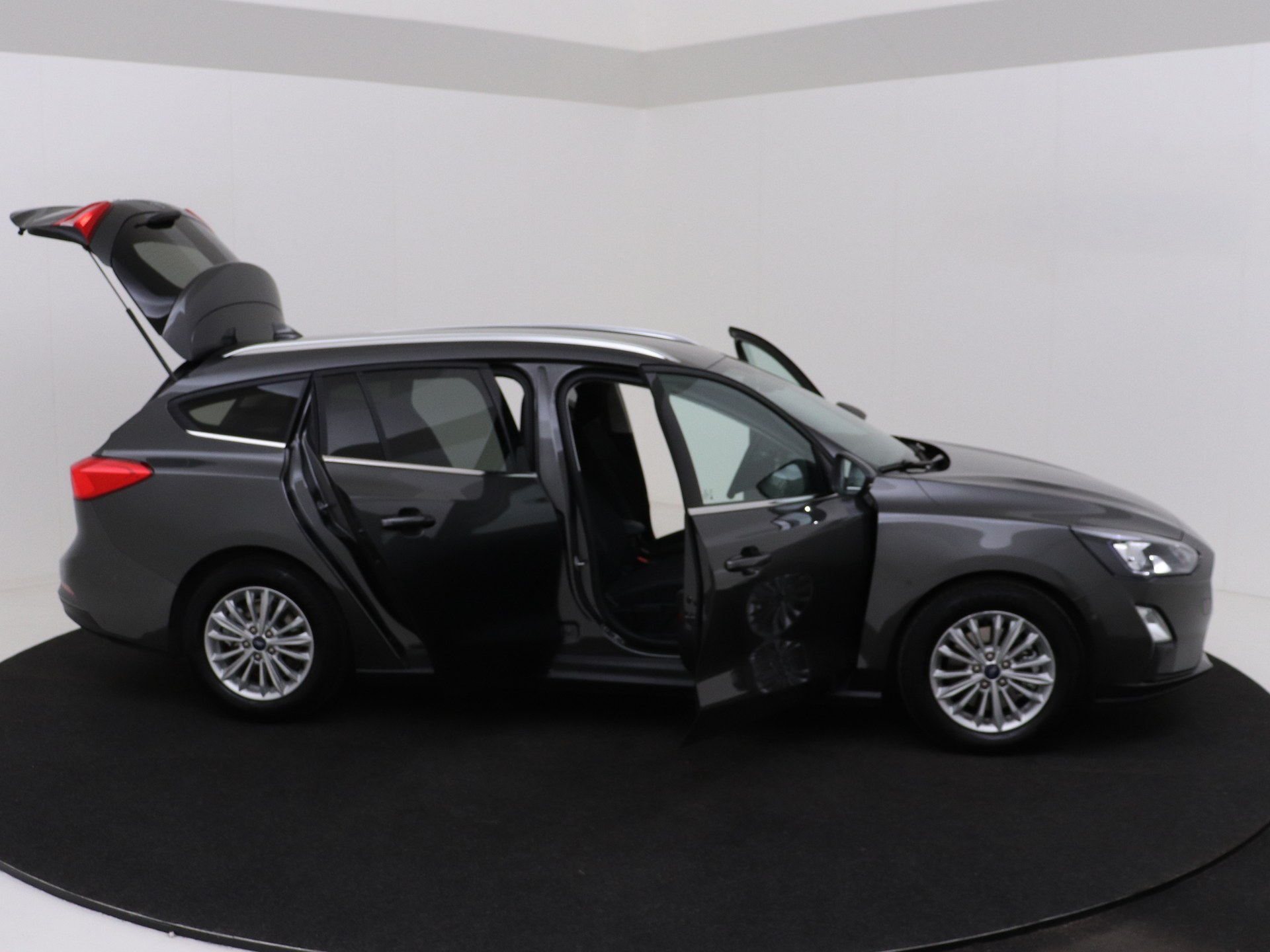 Ford Focus Wagon 1.0 EcoBoost Titanium Business van CarSelexy dealer Autobedrijf Korterink in Rouveen