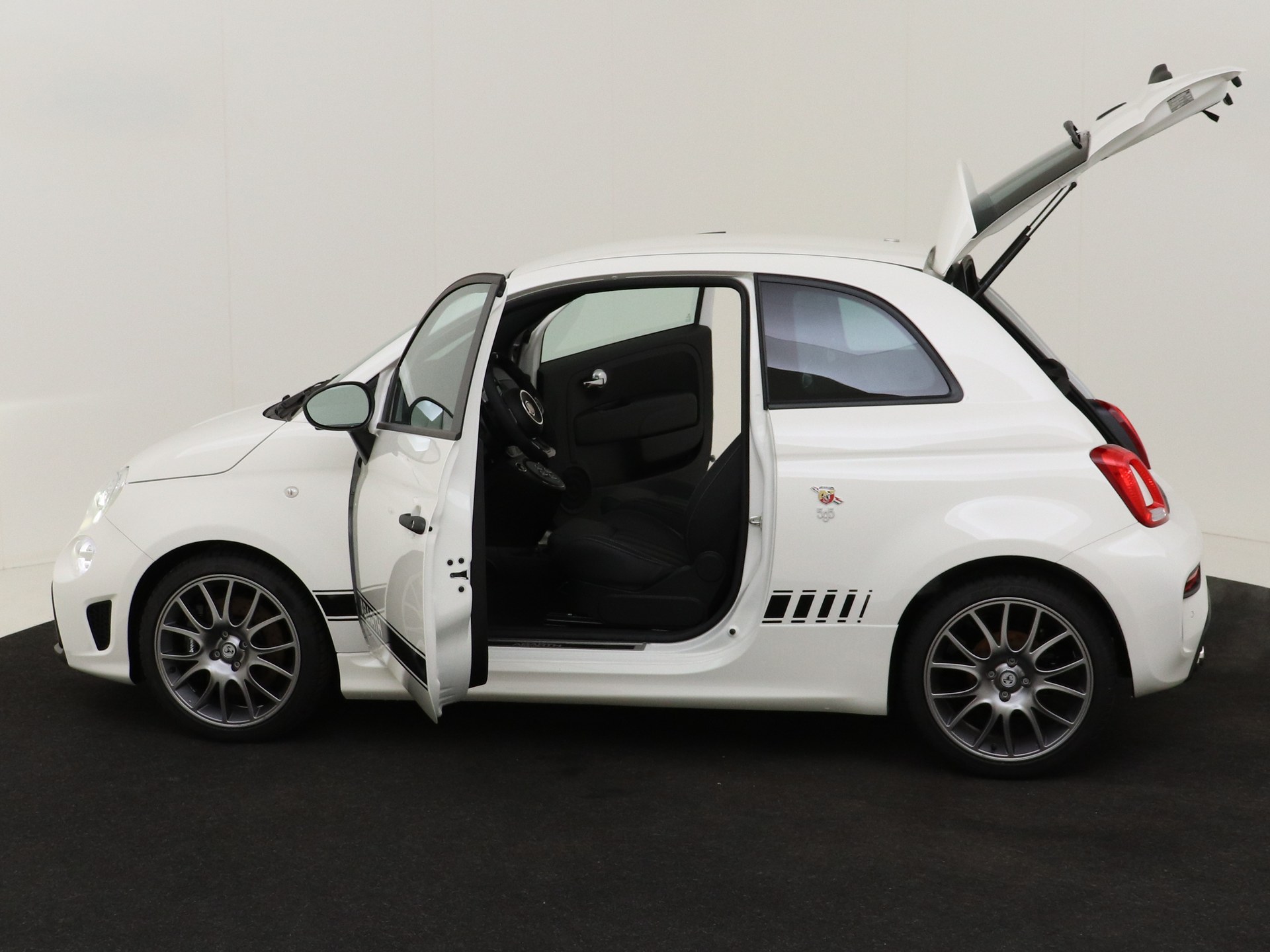 Abarth 595 1.4 180PK Competitione AUT van CarSelexy dealer Centrale Voorraad in 