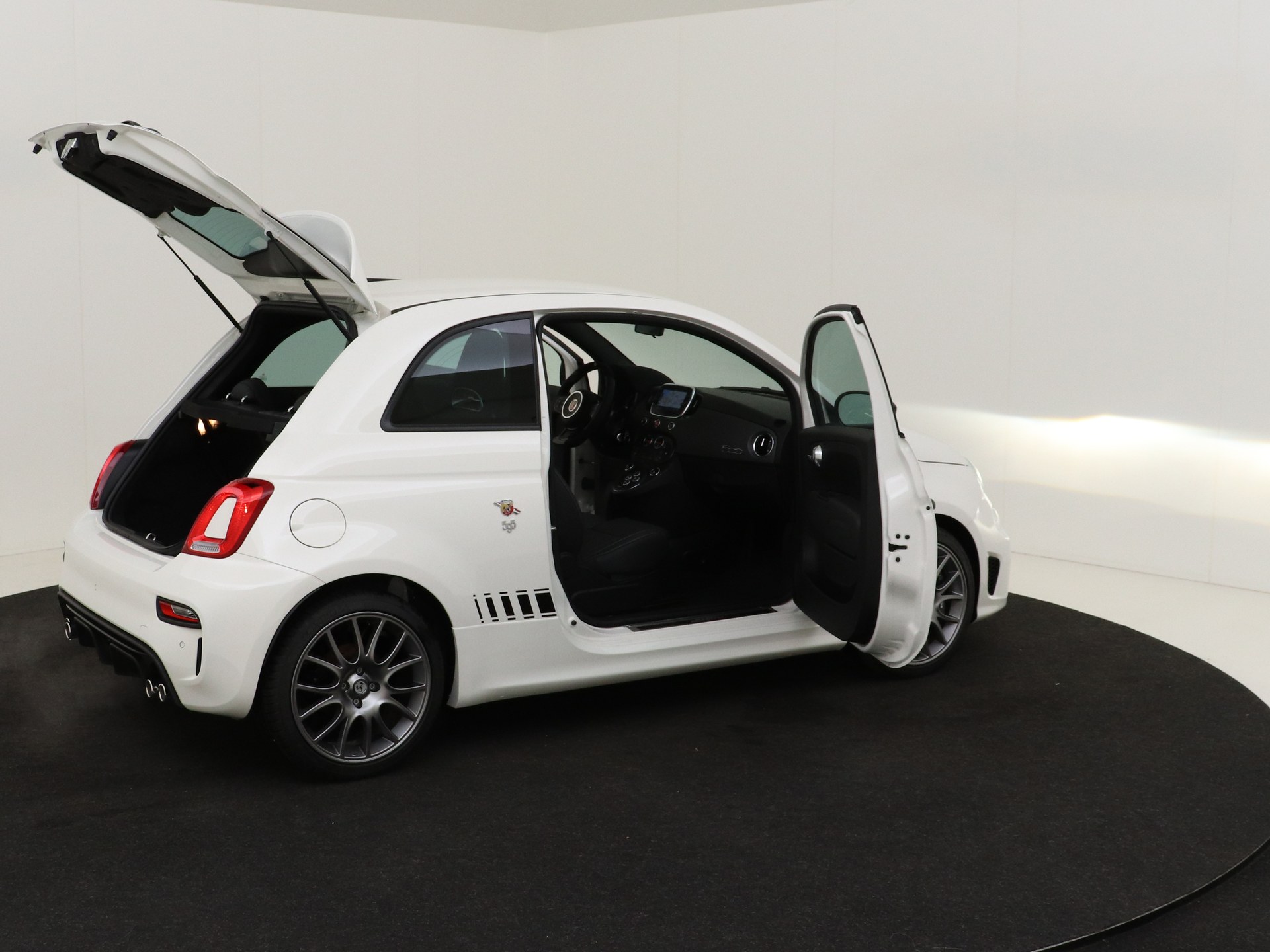 Abarth 595 1.4 180PK Competitione AUT van CarSelexy dealer Centrale Voorraad in 
