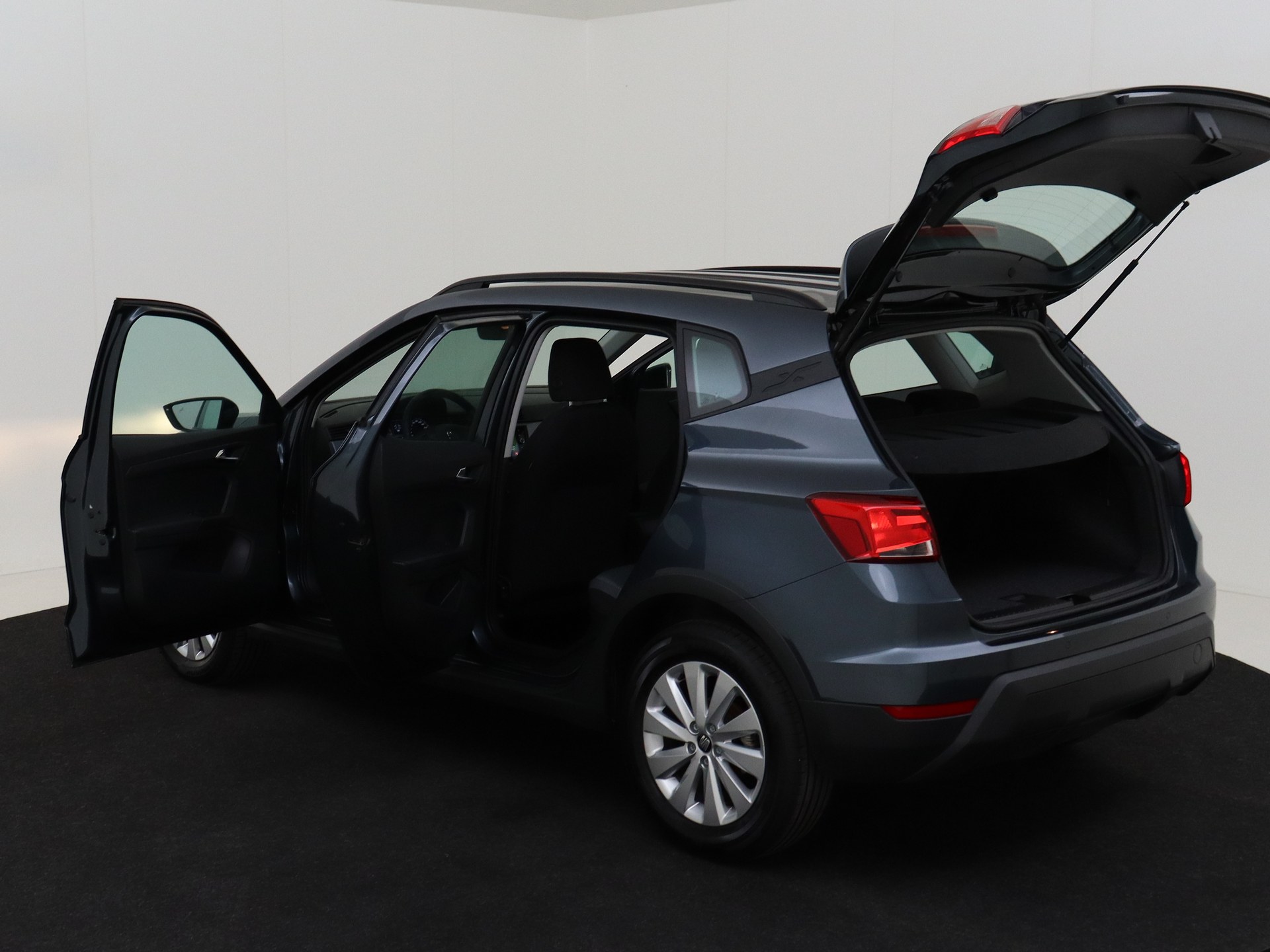 SEAT Arona 1.0 TSI Style van CarSelexy dealer Liewes Roden B.V in Roden