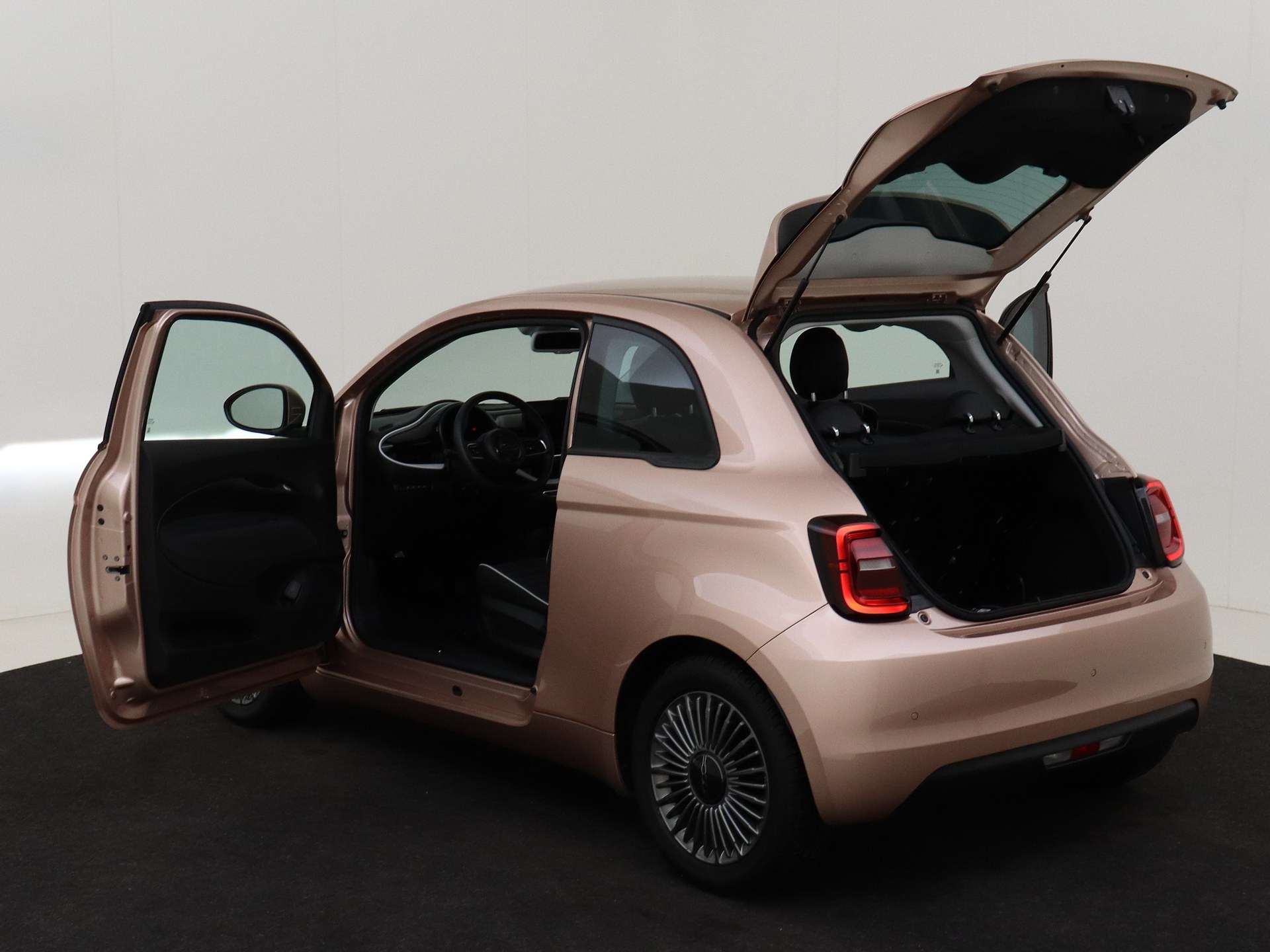 Fiat 500E 3+1 Passion 42 kWh Velgen Clima Led van CarSelexy dealer Autobedrijf Roberts Kerketuinen in Den Haag