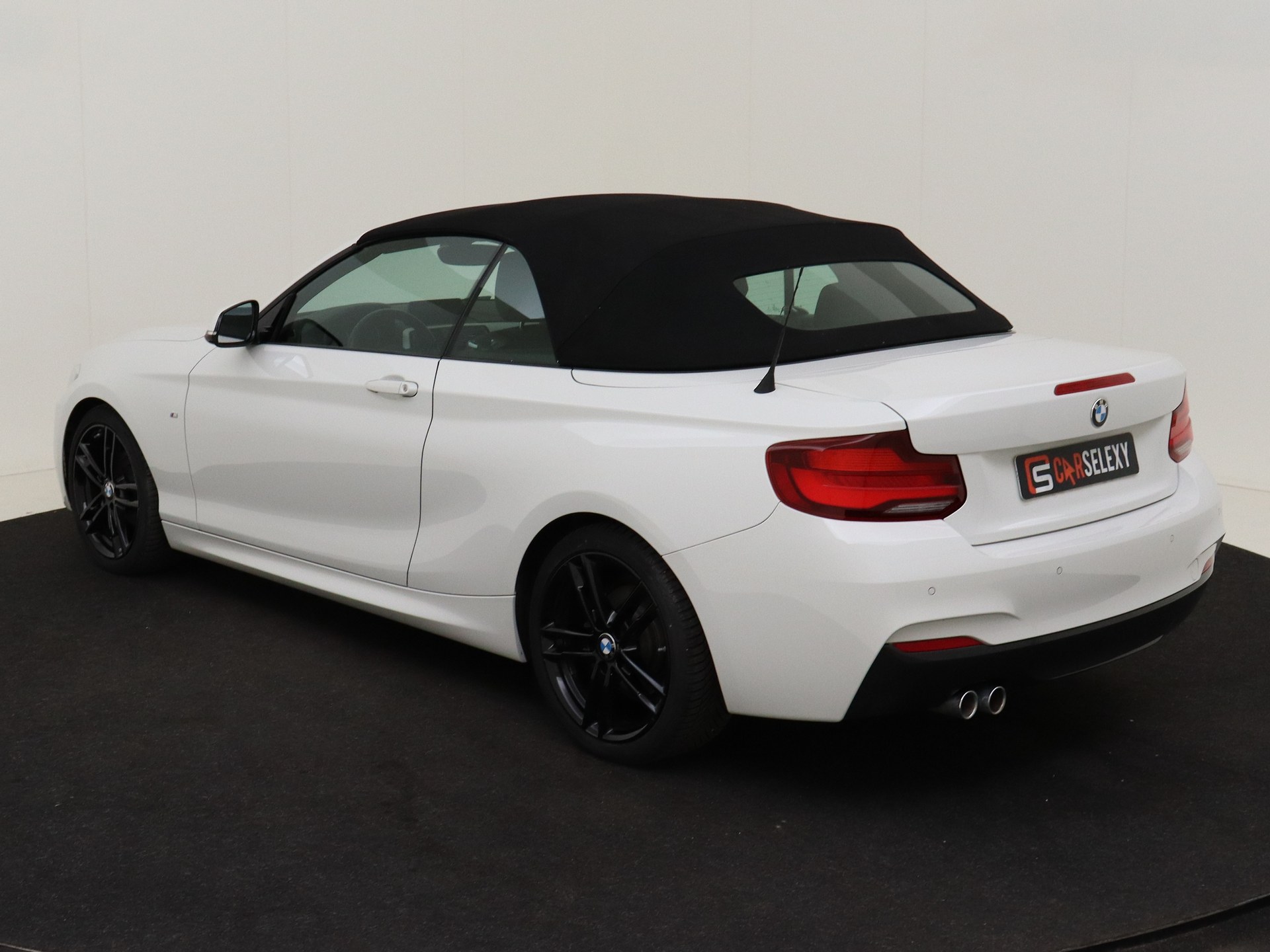 BMW 2 Serie Cabrio 218i High Executive van CarSelexy dealer RG Ulvenhout B.V. in Ulvenhout