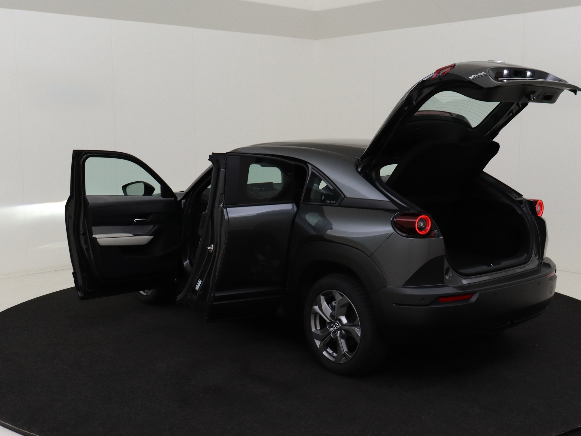 Mazda MX-30 E-Skyactiv 145 OP VOORRAAD! van CarSelexy dealer Autobedrijf Van Mourik Geldermalsen in Geldermalsen