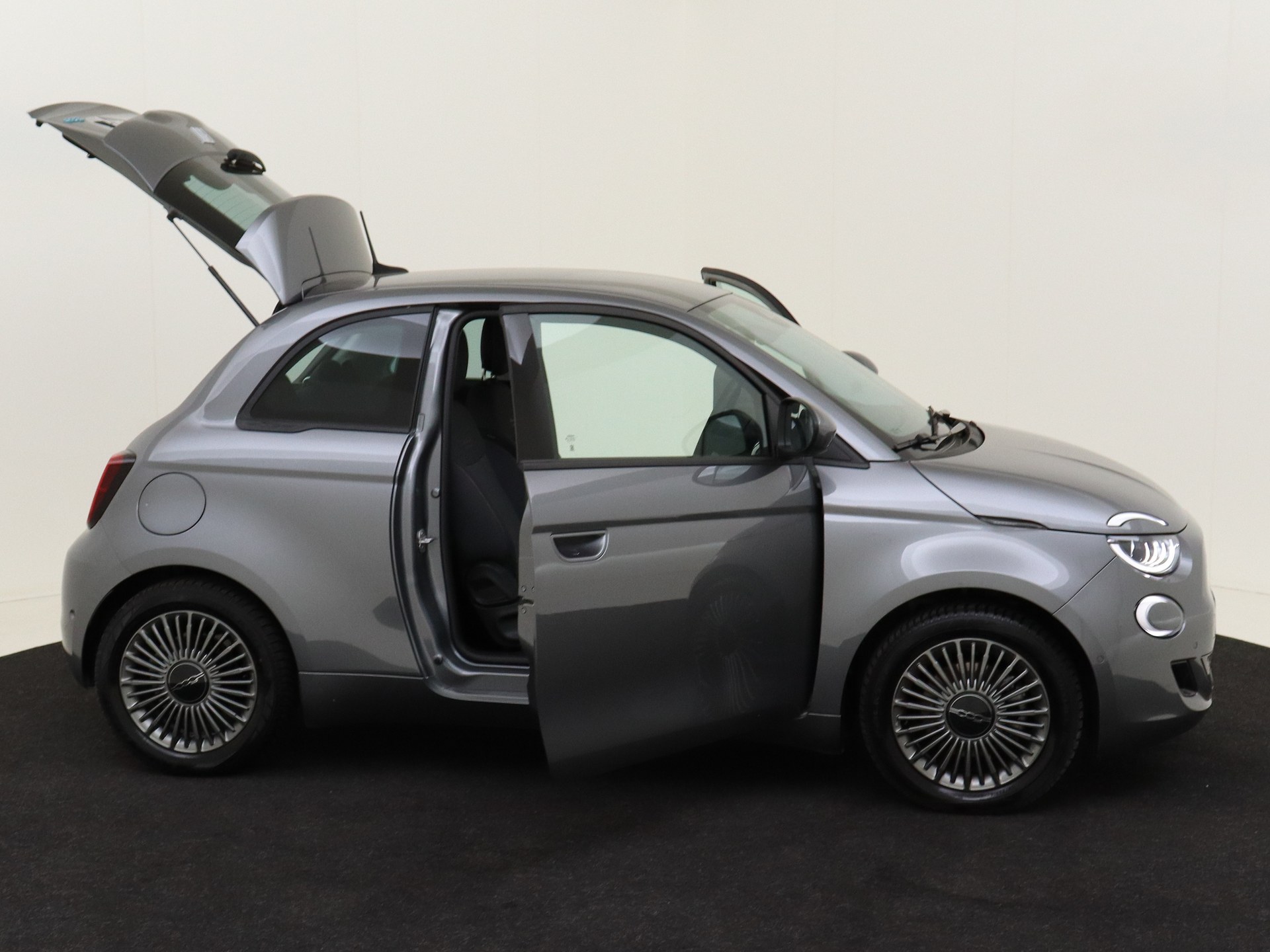 Fiat 500 Icon 42 kWh van CarSelexy dealer Steza Emmeloord in Emmeloord