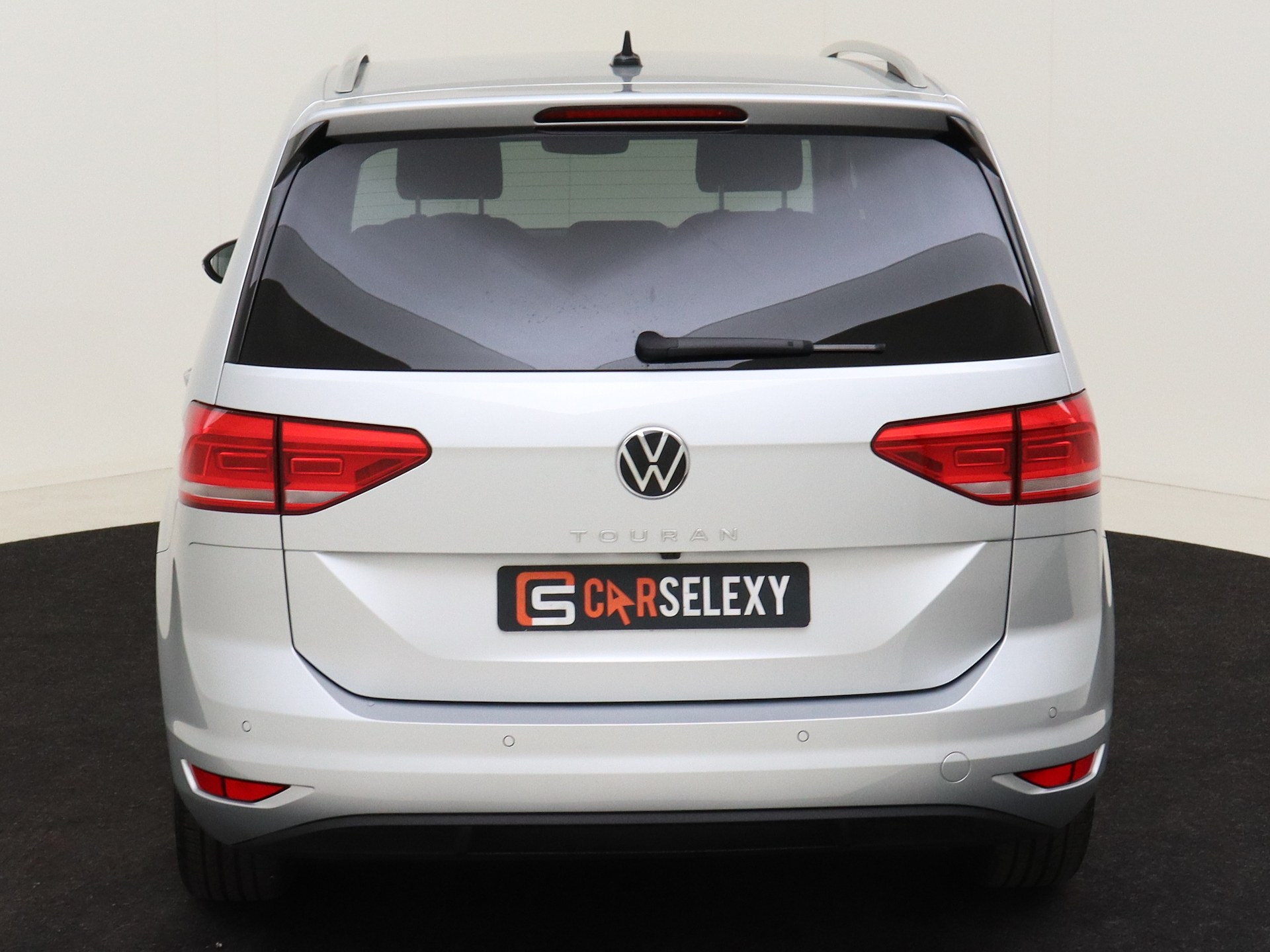Volkswagen Touran Highline 1.5 TSI 150pk van CarSelexy dealer Autobedrijf De Dreu in Enkhuizen