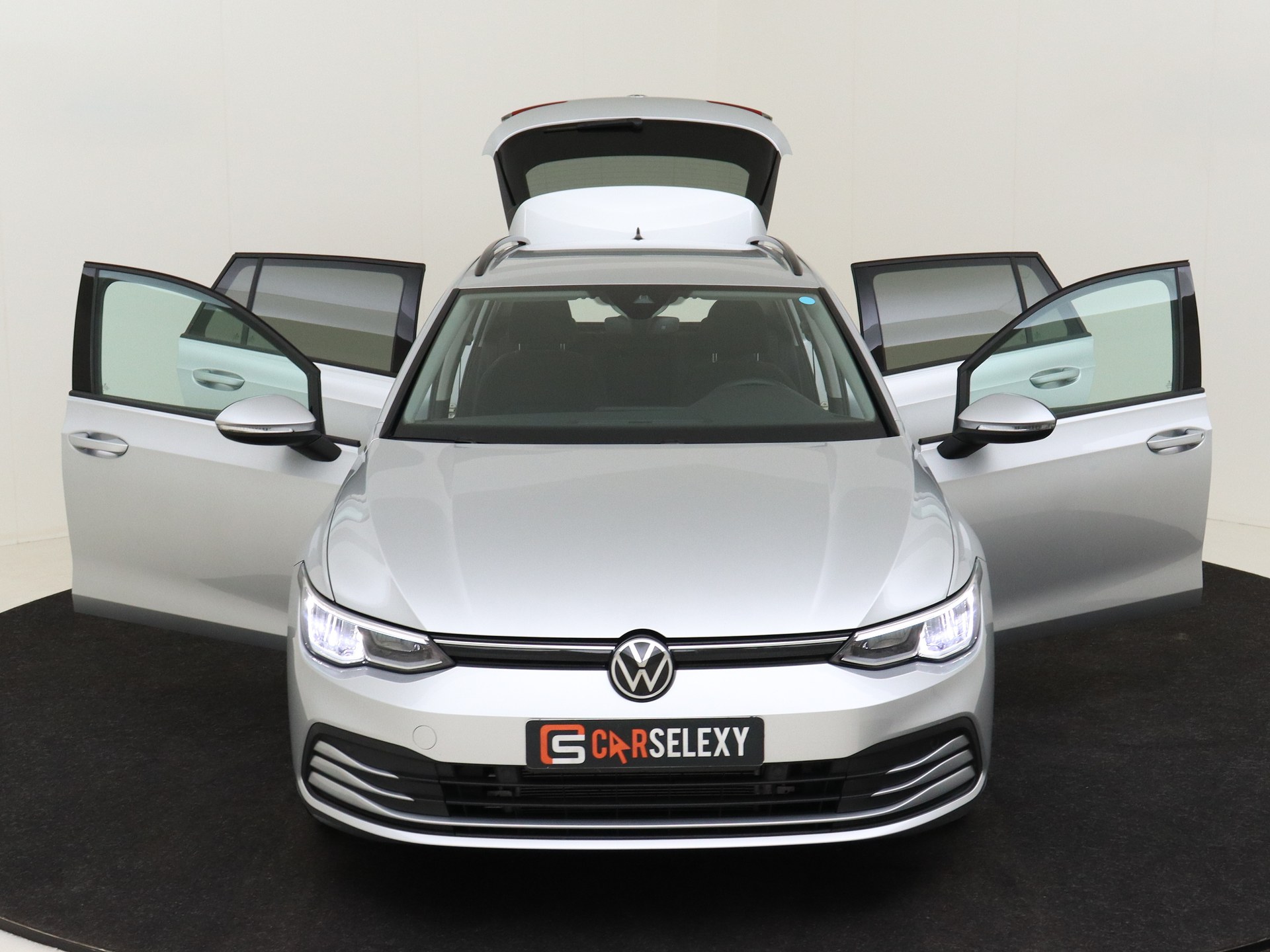 Volkswagen GOLF Variant 1.0 TSI Life Business van CarSelexy dealer DamstéAuto in Nieuwegein