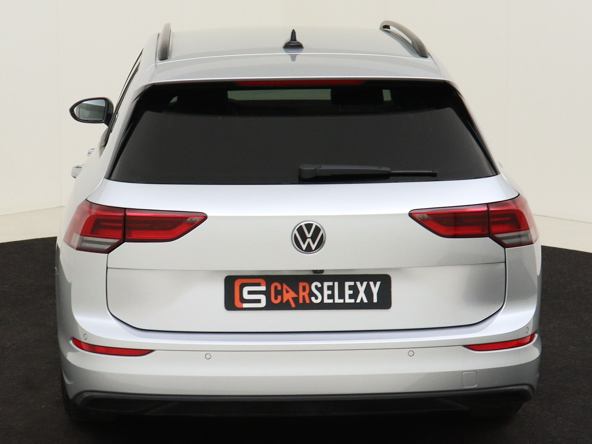 Volkswagen GOLF Variant 1.0 TSI Life Business van CarSelexy dealer DamstéAuto in Nieuwegein