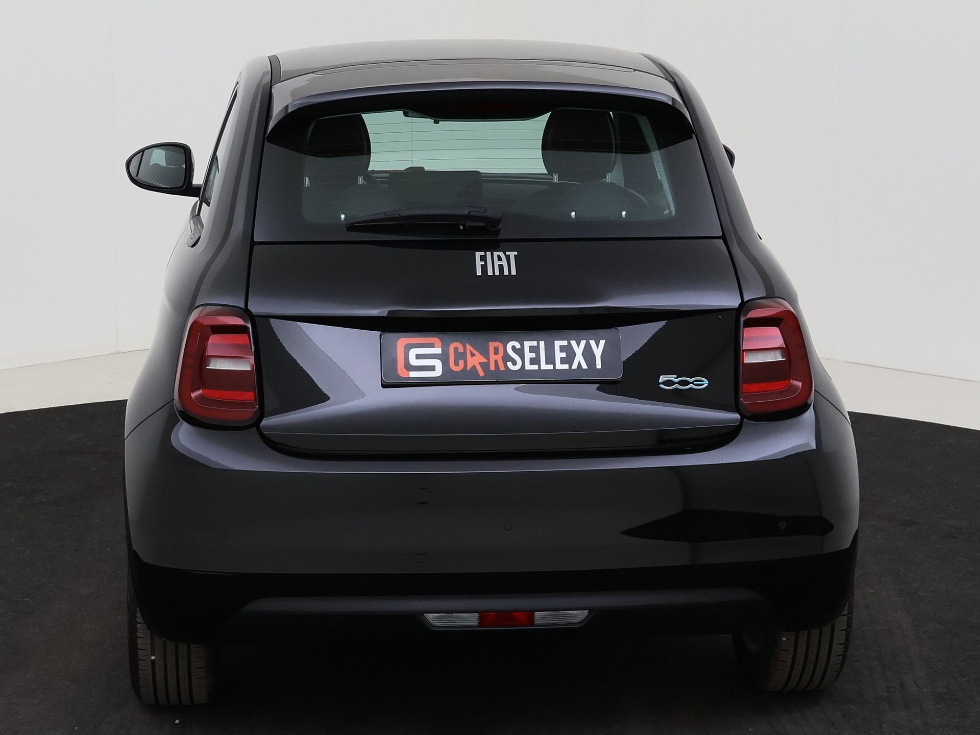 Fiat 500 RED 42 kWh van CarSelexy dealer Steza Emmeloord in Emmeloord