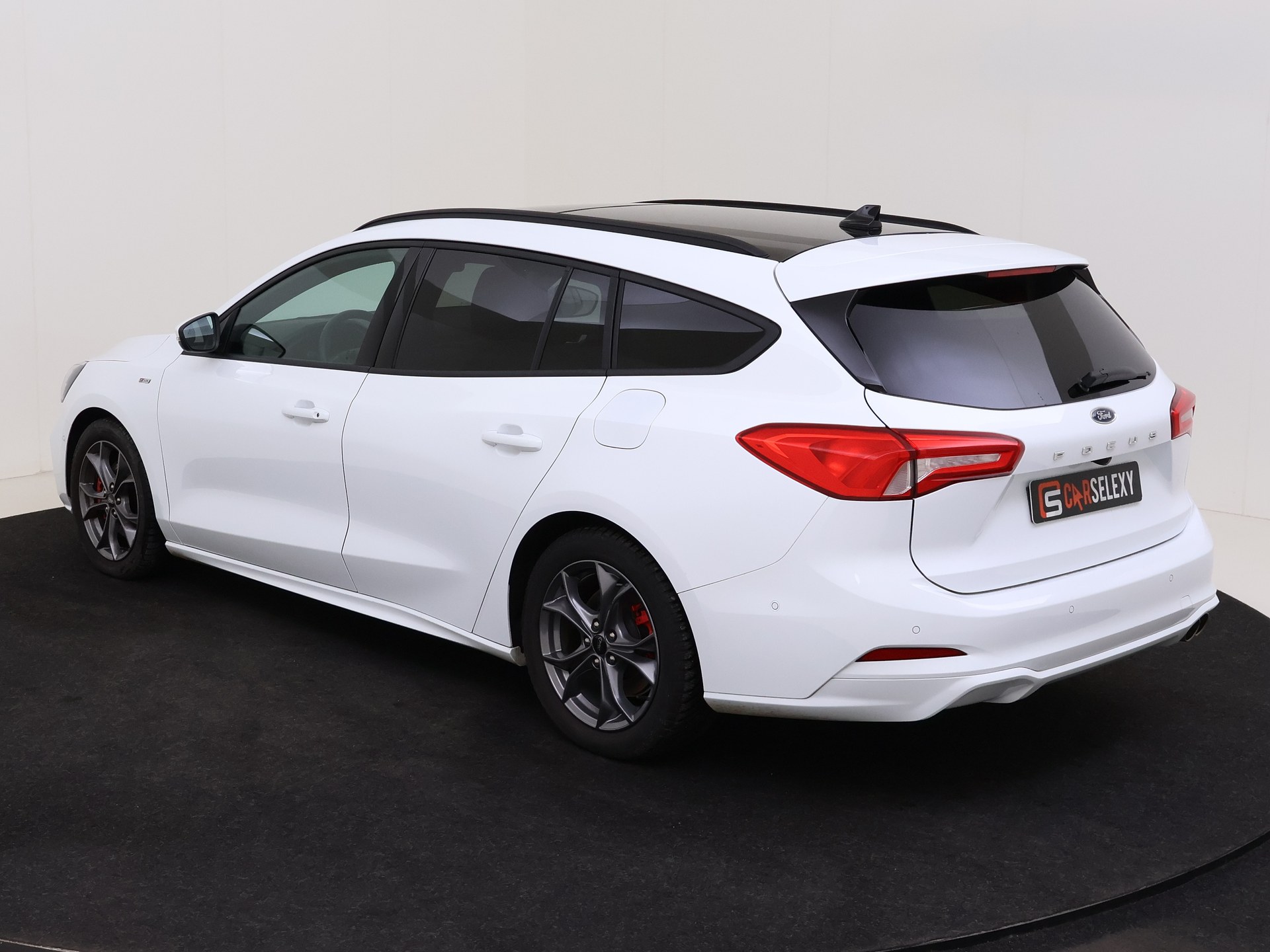 Ford FOCUS Wagon 1.0 EcoBoost (125 pk) ST-Line van CarSelexy dealer Liewes Roden B.V in Roden