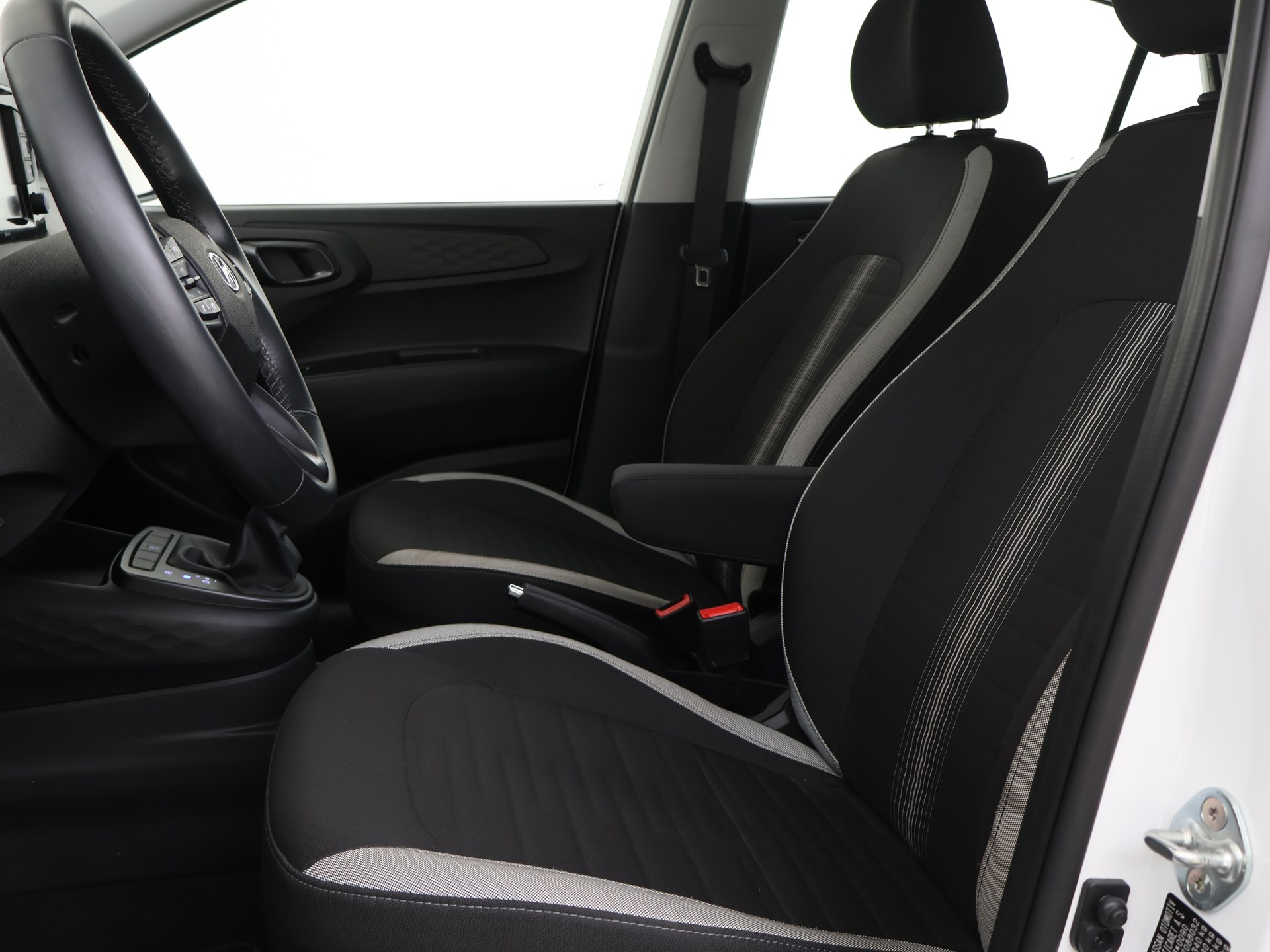 Hyundai i10 1.0 Comfort van CarSelexy dealer Baak Autocenter in Alphen aan den Rijn