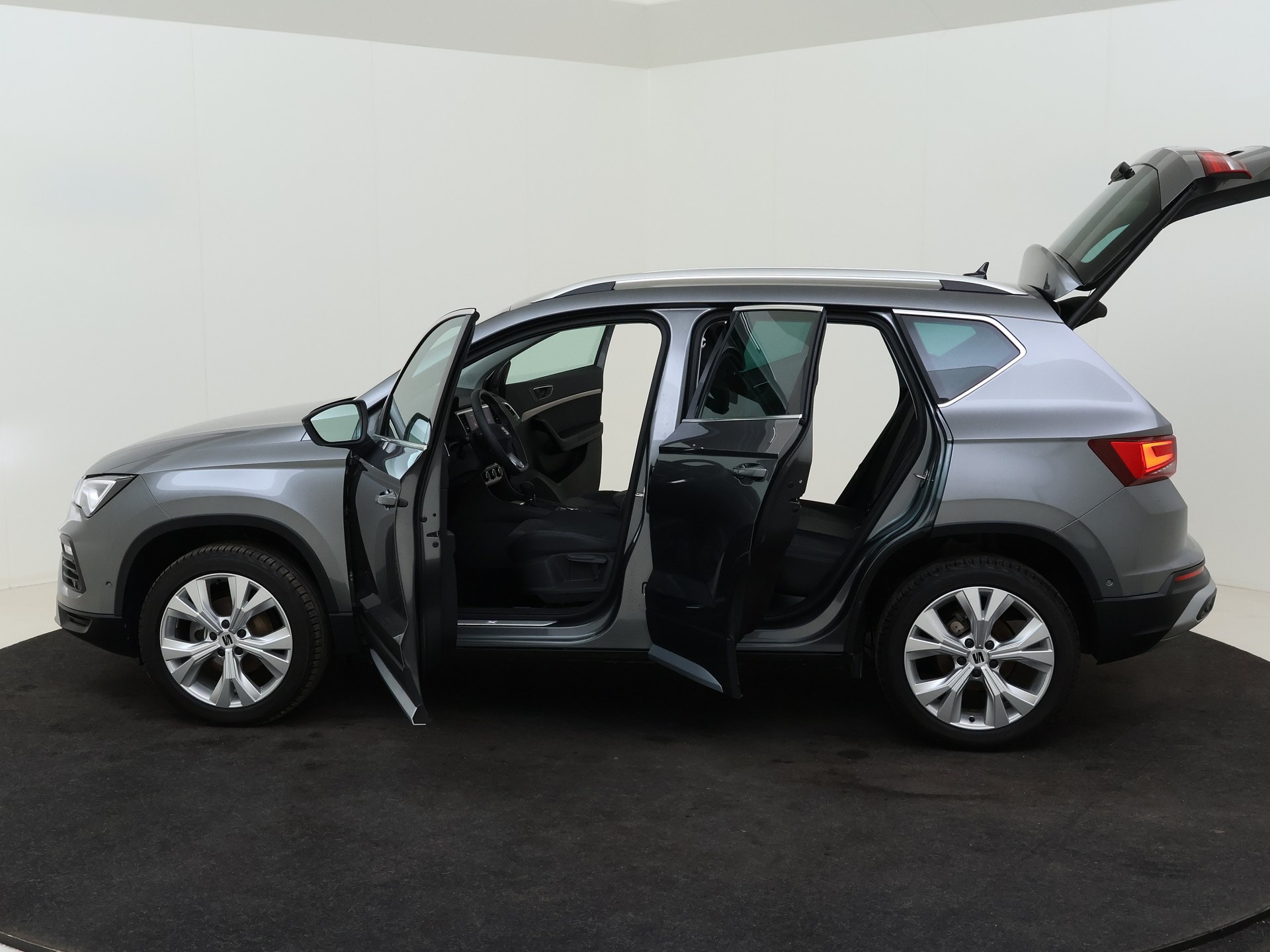 SEAT Ateca 1.5 TSI Xperience van CarSelexy dealer Steza Emmeloord in Emmeloord