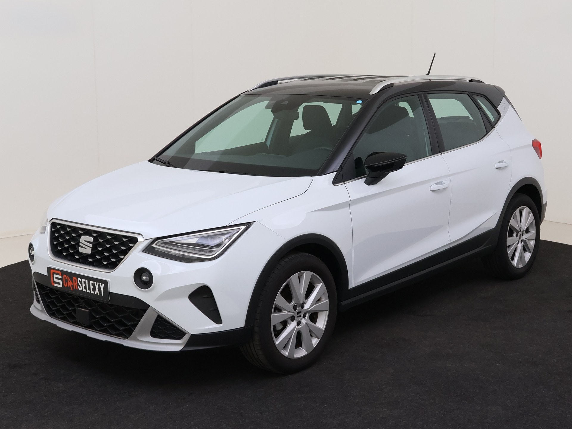 SEAT Arona 1.0 TSI Xperience Full led App-Connect Climate Control van Autobedrijf Roberts Kerketuinen in Den Haag