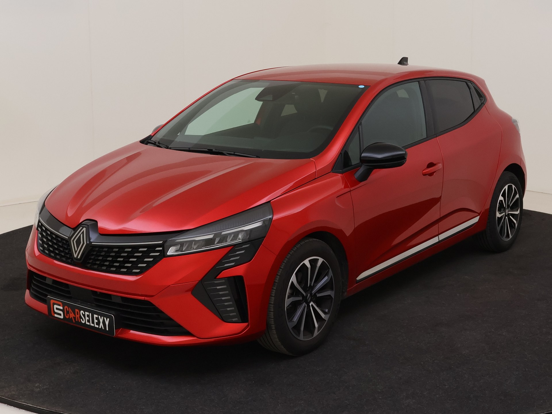 Renault Clio 0.9 TCE 90PK Techno van Autobedrijf Roberts Kerketuinen in Den Haag