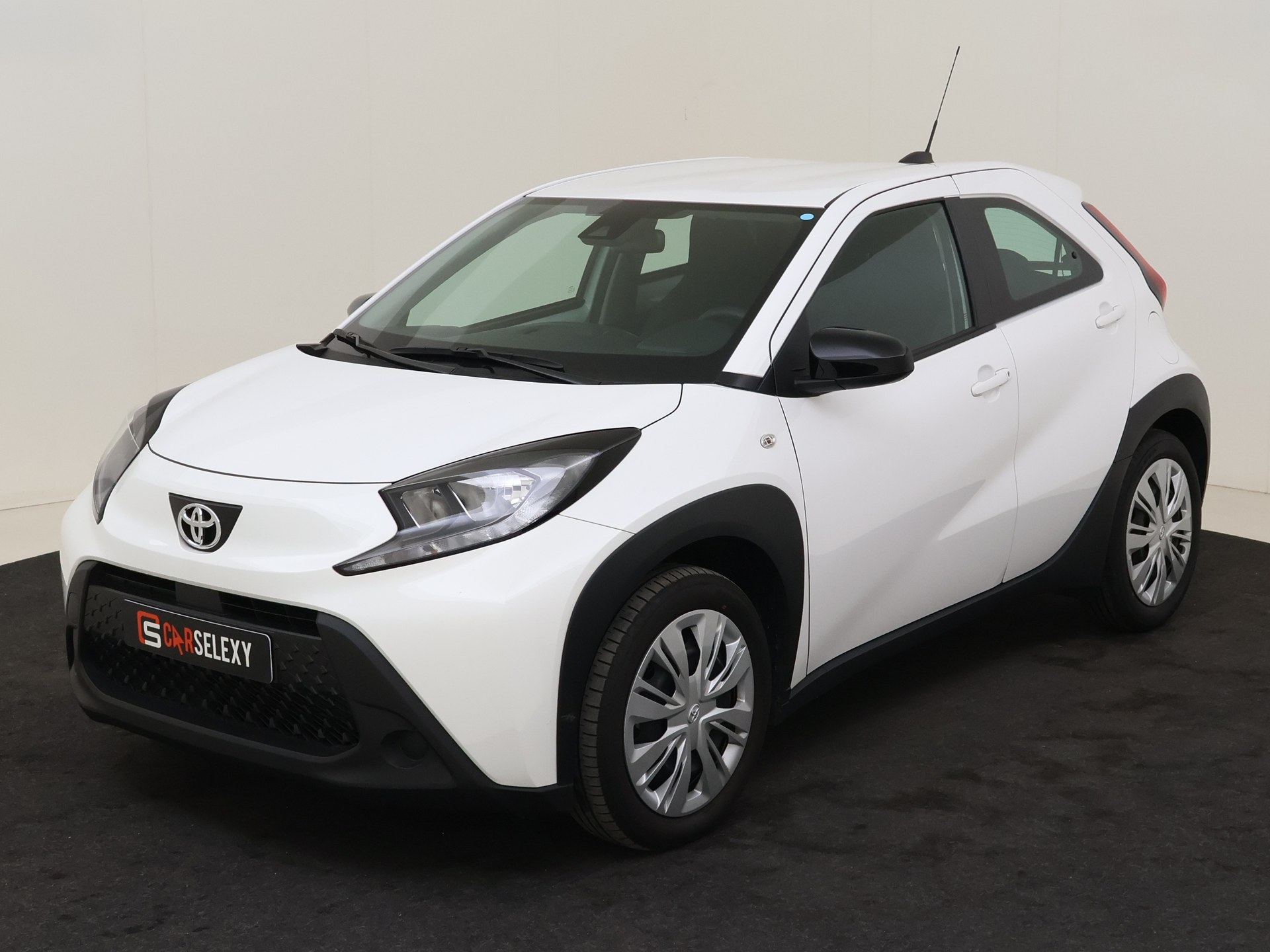 Toyota Aygo X 1.0 VVT-i 72pk S-CVT Play van Wijnand's Auto Service  in Bunschoten
