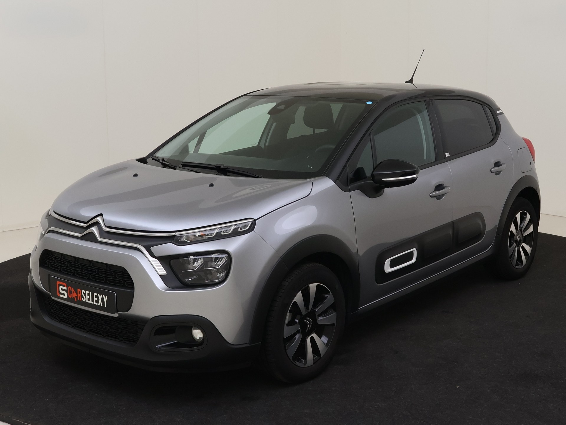 Citroën C3 1.2 PureTech Max van Jan van Dijk in Brielle