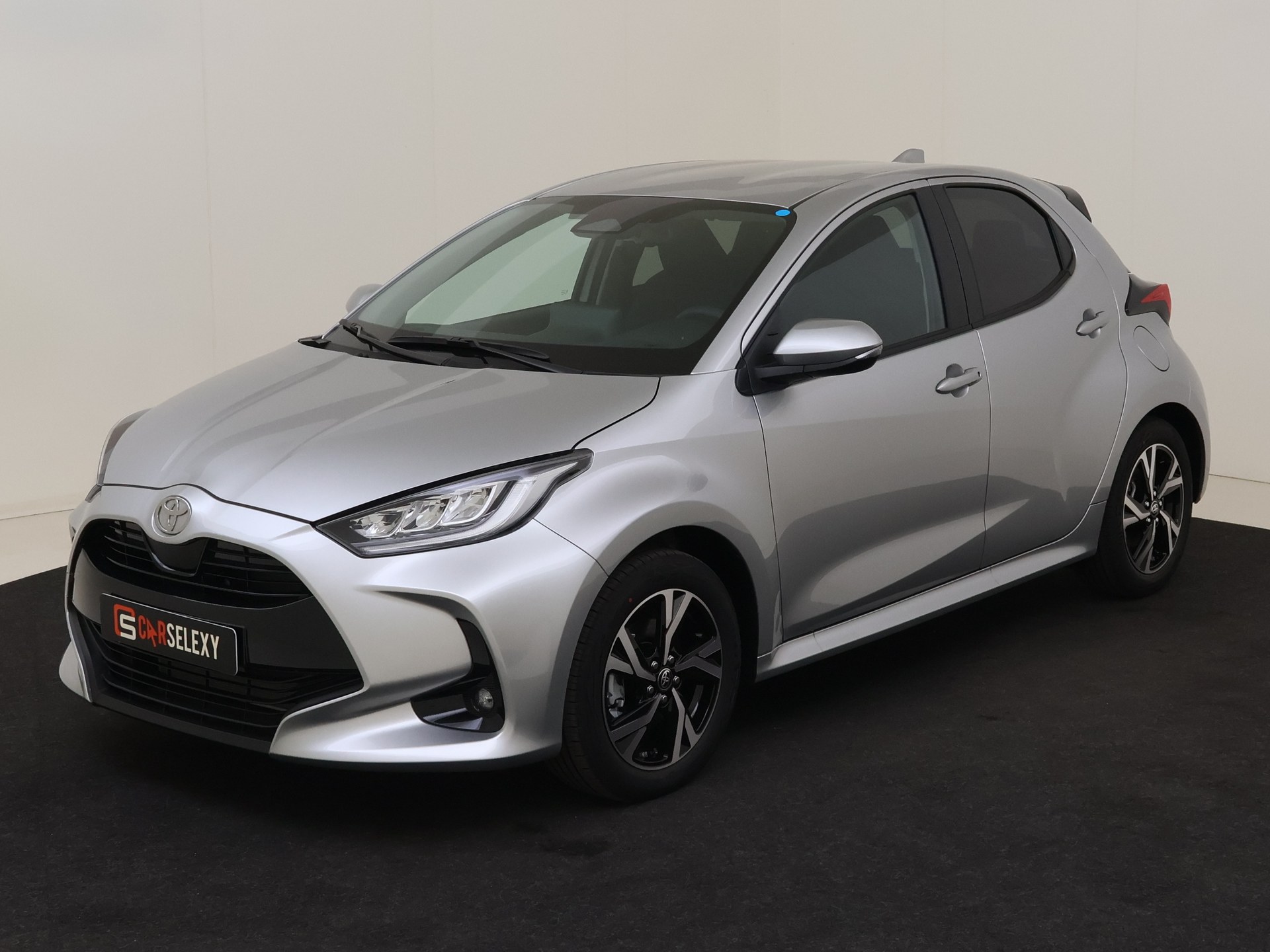 Toyota Yaris 1.5 Hybrid 115 Dynamic van DamstéAuto in Nieuwegein