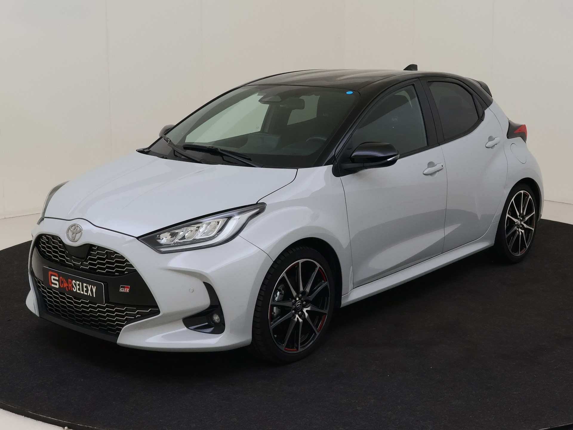 Toyota Yaris 1.5 Hybrid 130 GR Sport van Auto Aaltink in Nijverdal