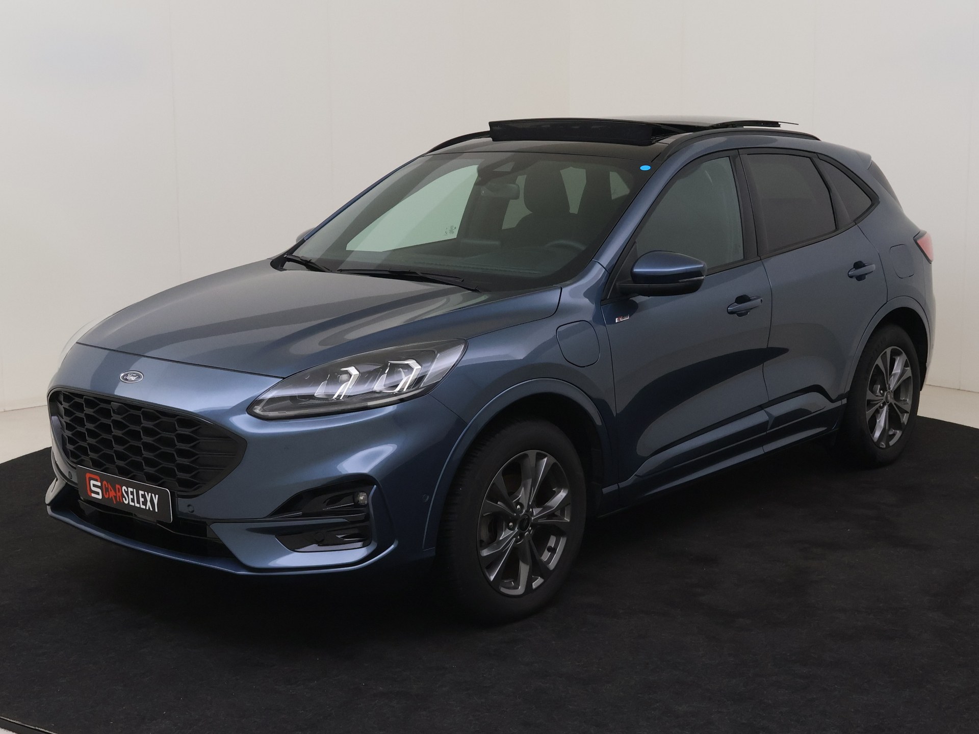 Ford Kuga 2.5 PHEV ST-Line X van Jan van Dijk in Brielle